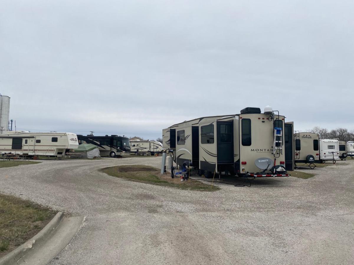 Garnett Hotel & Rv Park Экстерьер фото
